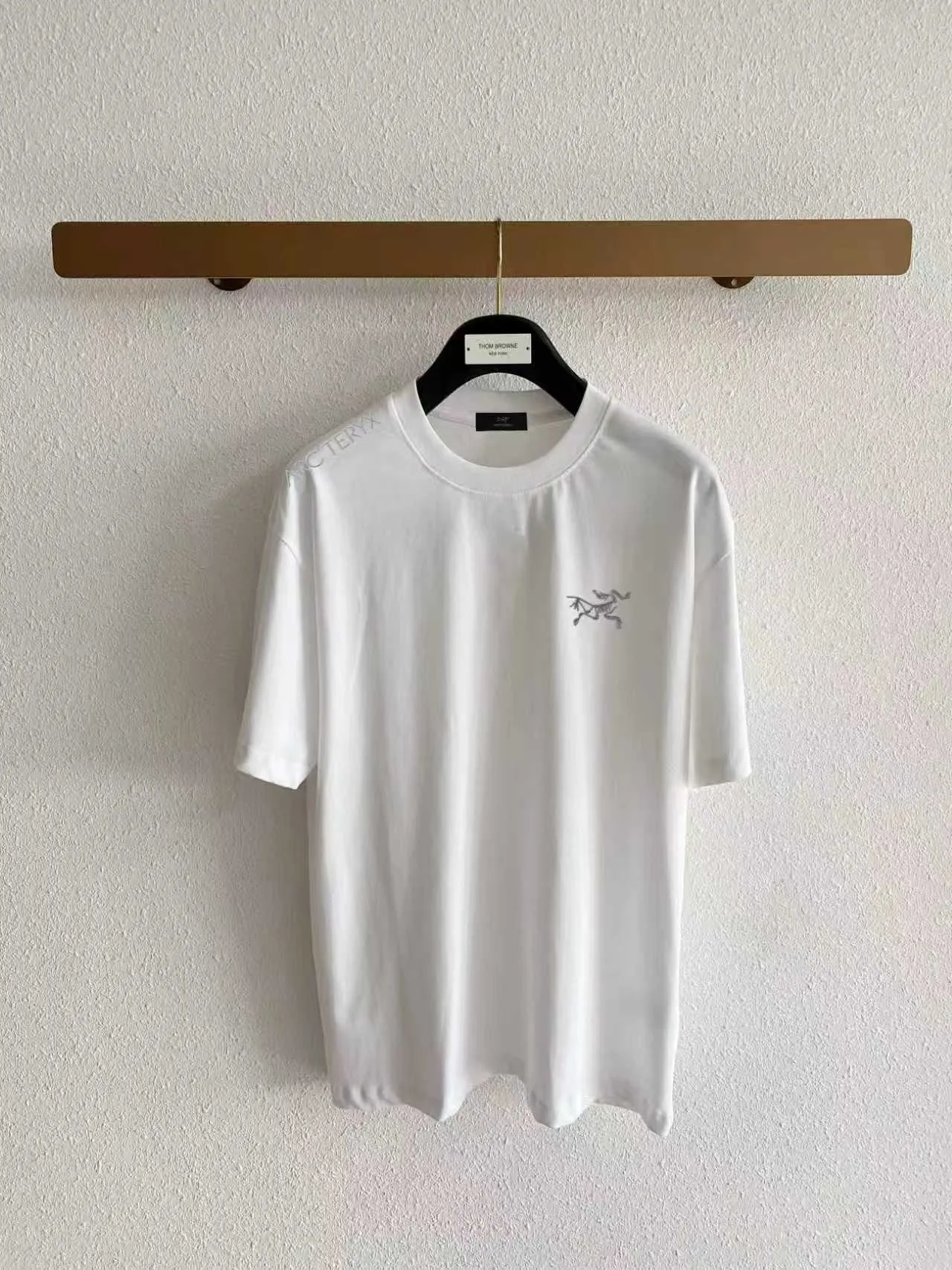 Arc’ter/ logo New Arrival ， ， ， ， T Same Style。 :Black White Blue Gray Size:S（90-130 ） M（125-140 ） L（135-160 ） XL（160-180 ） XXL（180 ）
